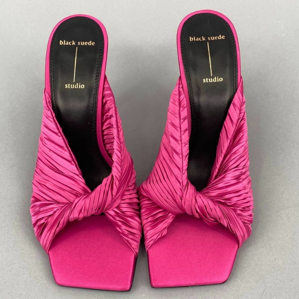 Black Suede Studio Liliana Heels Pink
Fuschia Women's Size 40 Mules